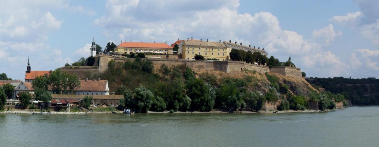Giallo Apartment - Free Private Parking Novi Sad Exterior photo